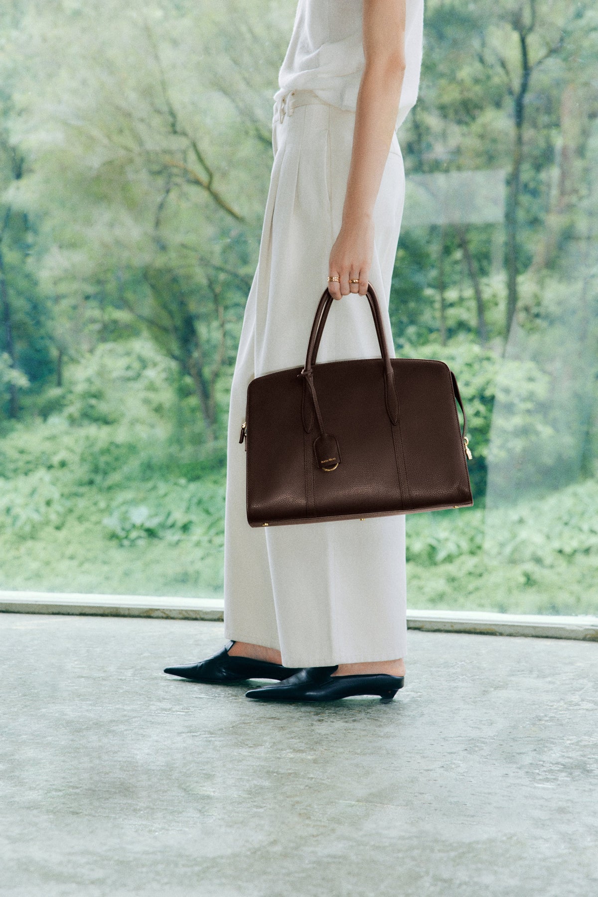 Shoulder Bag vs. Crossbody: Which Is Better for Everyday Use?