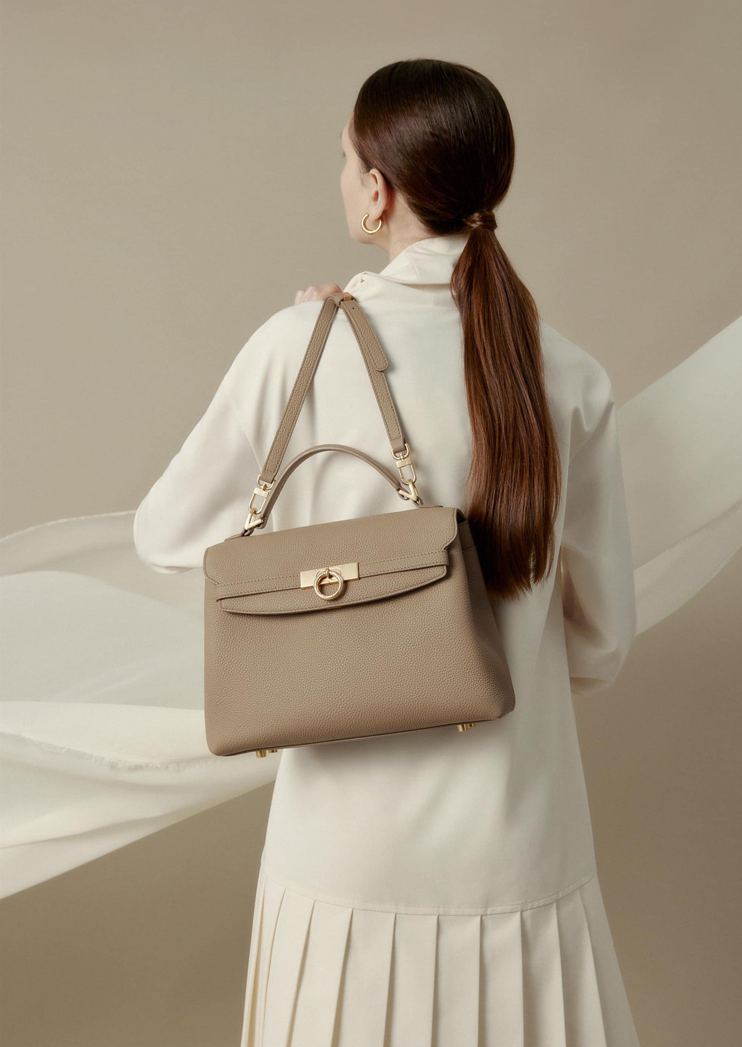 Grace, mittelgroße Tasche mit weichem Griff an der Oberseite