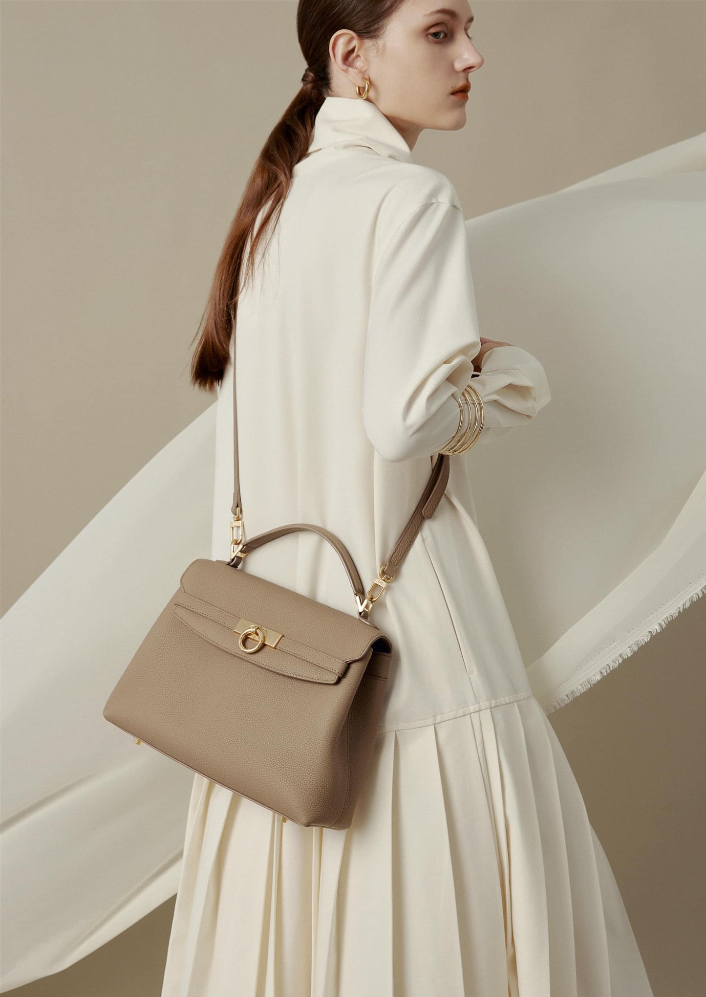 Grace, mittelgroße Tasche mit weichem Griff an der Oberseite