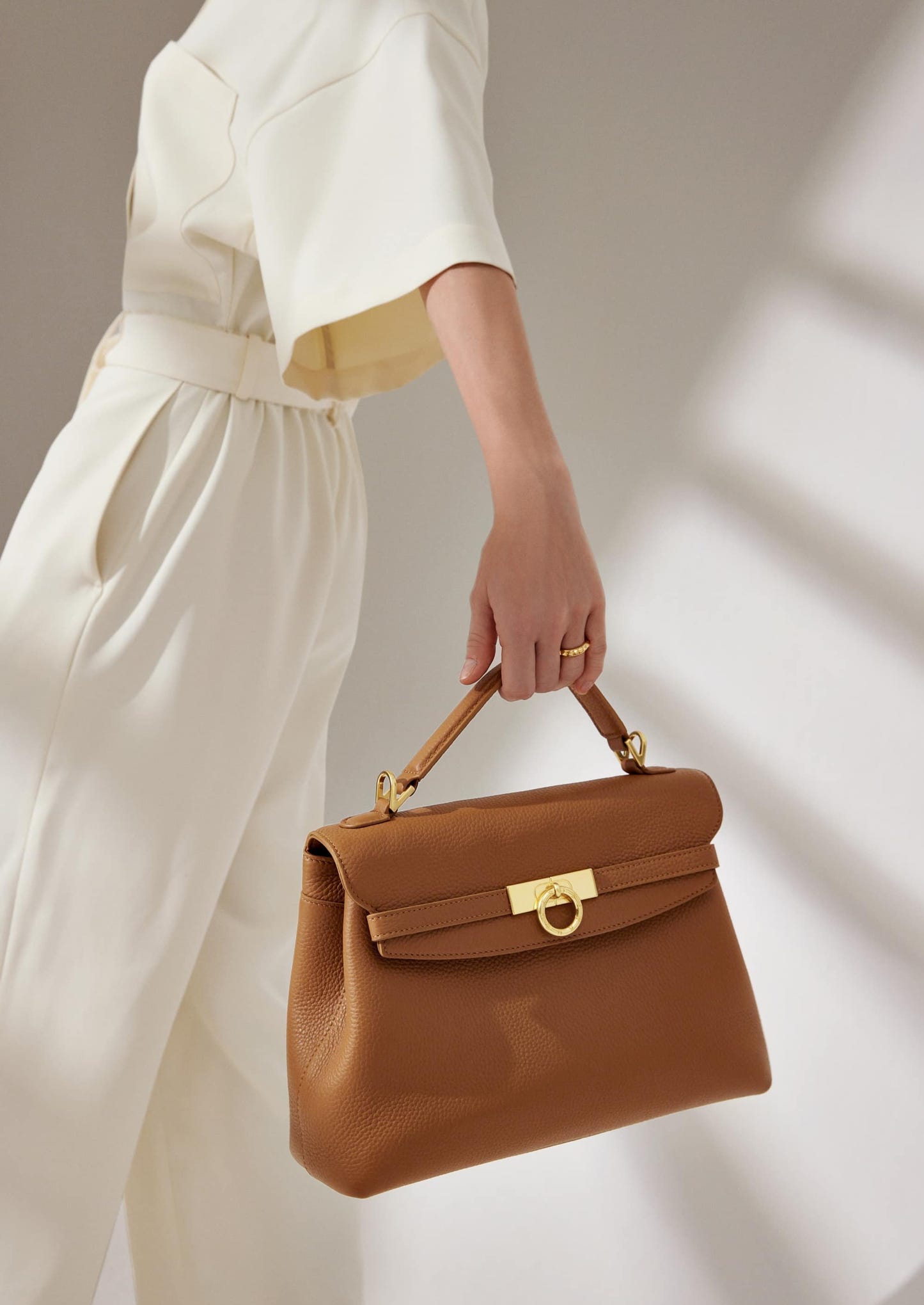 Grace, mittelgroße Tasche mit weichem Griff an der Oberseite