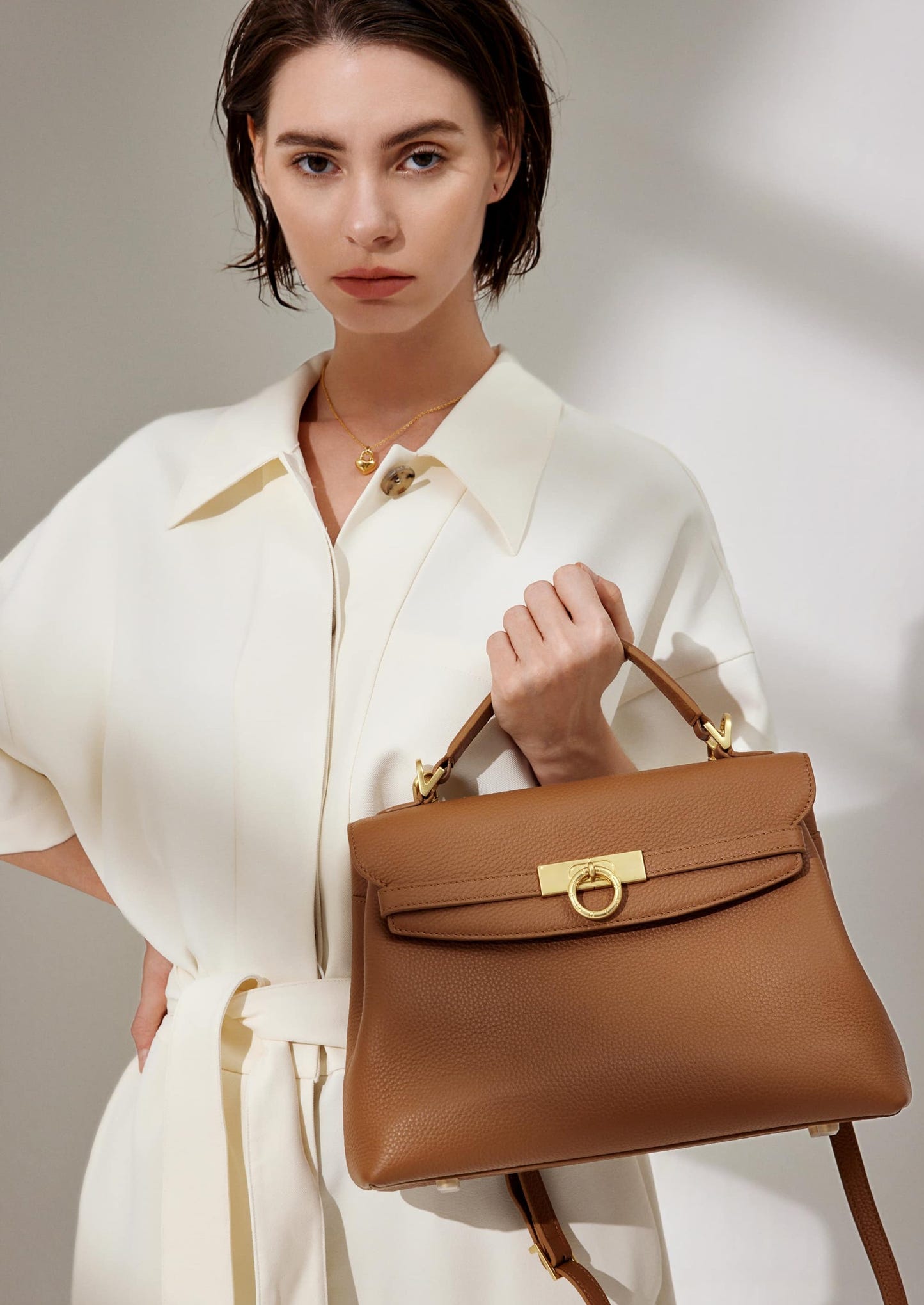 Grace, mittelgroße Tasche mit weichem Griff an der Oberseite