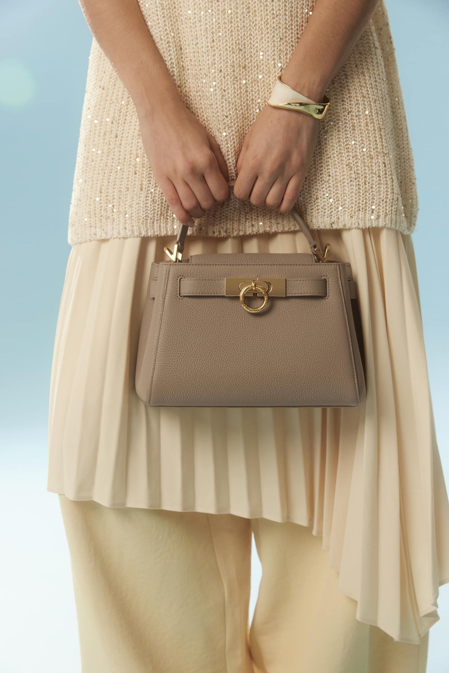 Madison Micro-Tasche mit Griff oben - genarbt 
