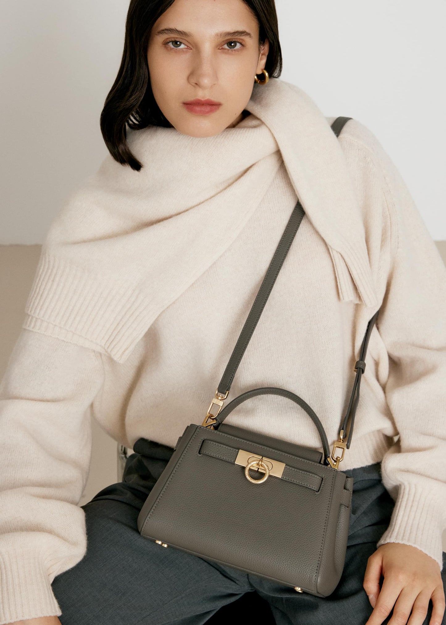 Madison Micro-Tasche mit Griff oben - genarbt 