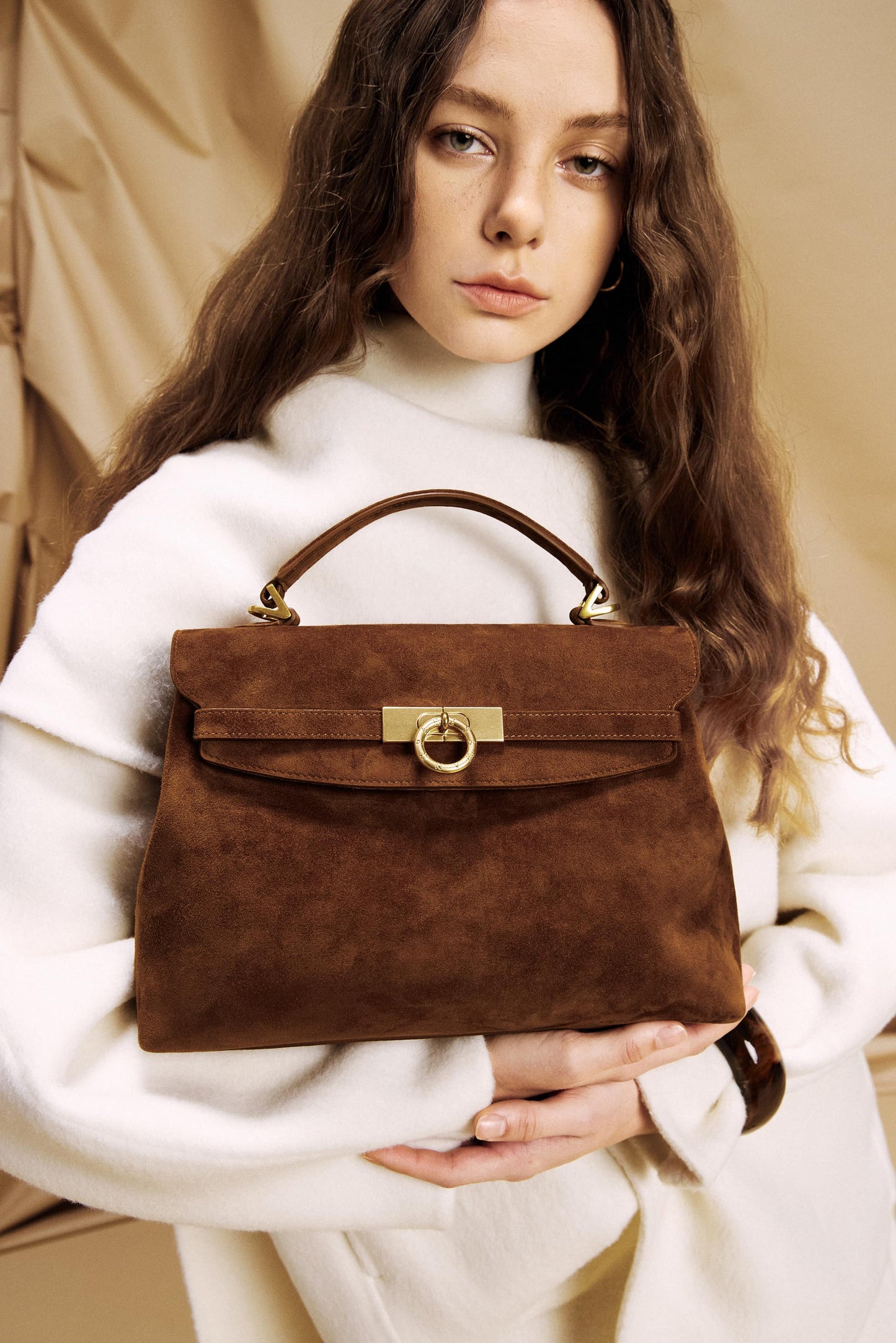 Grace, mittelgroße Tasche mit weichem Griff an der Oberseite