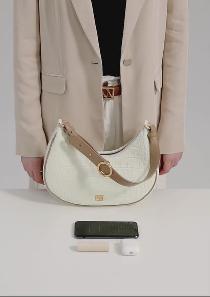Mittelgroße Baguette-Tasche „Carrie“