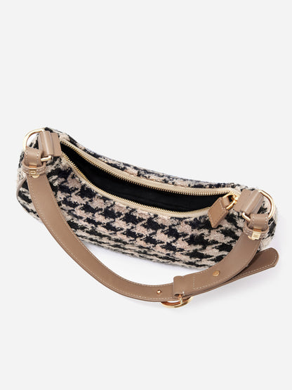 Mittelgroße Baguette-Tasche „Carrie“